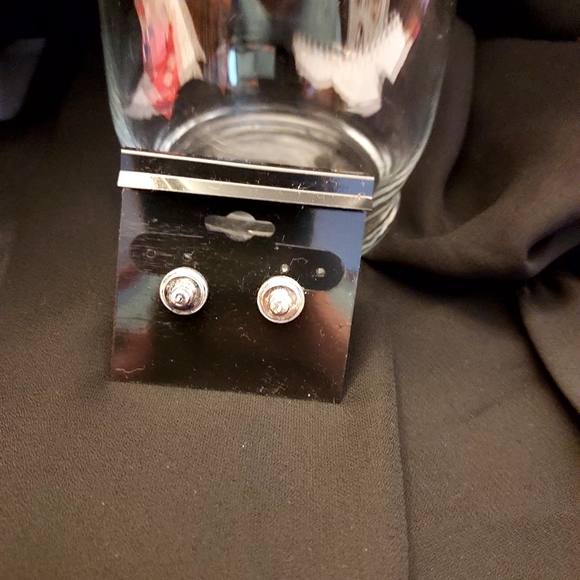 Four Leaf Clover Stainless Stee Postl Earring - Picture 3 of 4